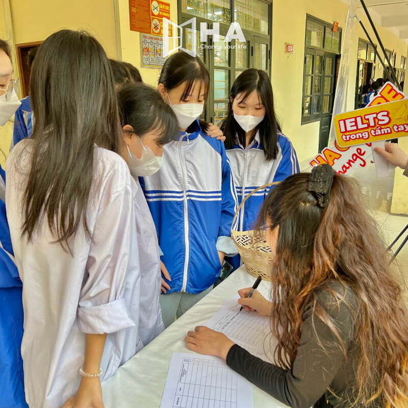Hội thi hùng biện tiếng anh cấp trường THPT Thuận Thành 1