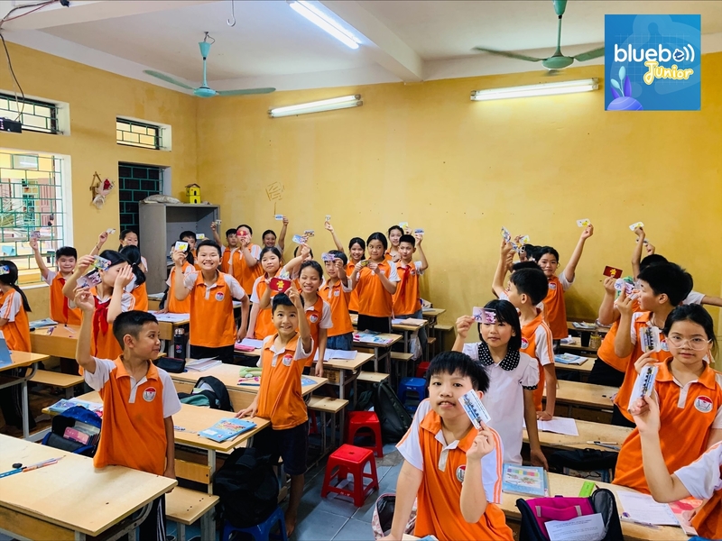 Kiểm tra trình độ tiếng Anh cho các em học sinh trường Tiểu học Trung Hòa