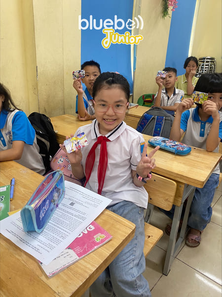 Kiểm tra trình độ tiếng Anh cho các em học sinh trường Tiểu học Chúc Sơn B