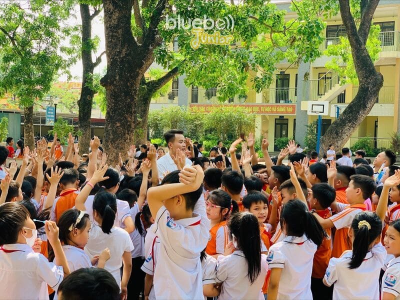 Kiểm tra trình độ tiếng Anh cho các em học sinh trường Tiểu học Phú Nghĩa