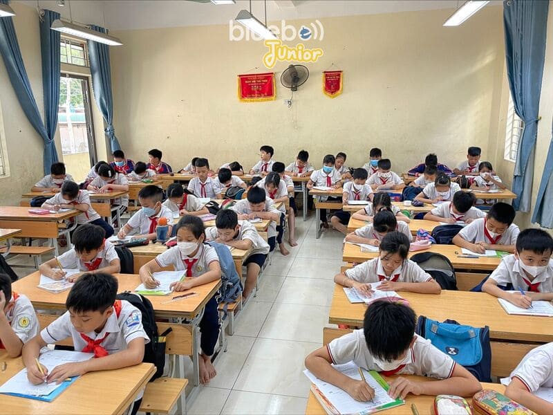 Kiểm tra trình độ tiếng Anh cho các em học sinh trường Tiểu học Tiên Phương