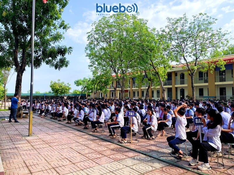 Bluebell trao học bổng toàn phần "THẮP SÁNG TÀI NĂNG" tại trường THCS Tốt Động