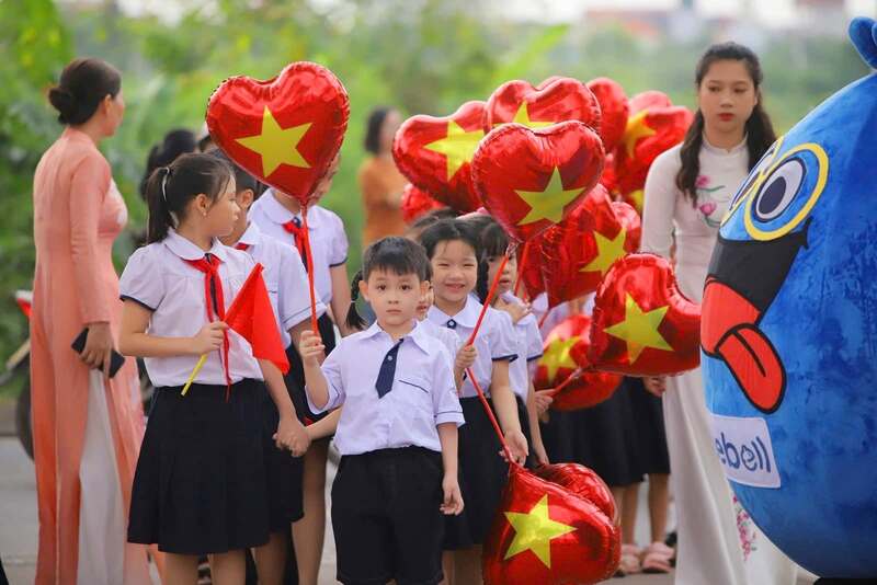 Bluebell rộn ràng cùng ngày hội khai trường tại trường tiểu học Chương Mỹ 3